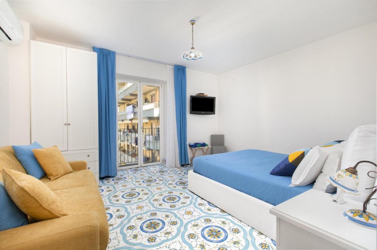 Millie Sorrento Suites Kültér fotó