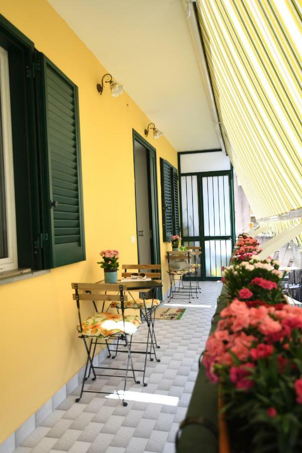 Millie Sorrento Suites Kültér fotó